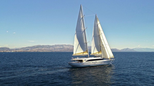 Sailing Yacht Acapella