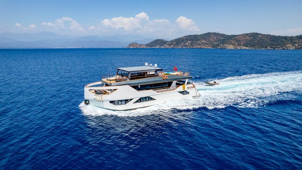 Motor Yacht Nayk 3